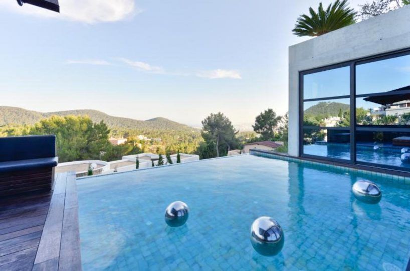 Villa-JackVilla-JackPiscina-y-vistas-64_800x532-818x540 Rent a villa in Ibiza in August