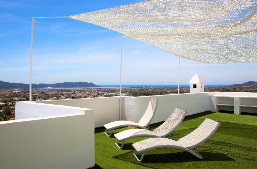 terraza0-818x540 Easter holidays in Ibiza